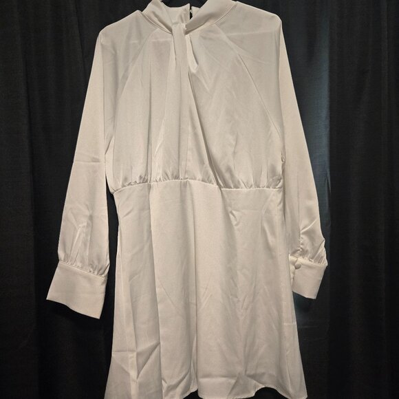 White long sleeve, satin-feel dress, size XL - Picture 1 of 6